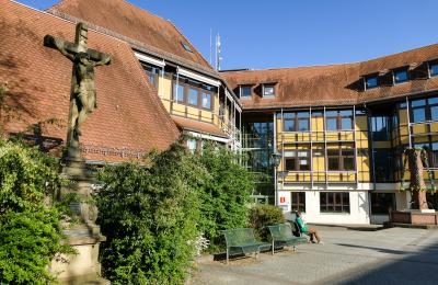 Ansicht Rathaus im Sommer