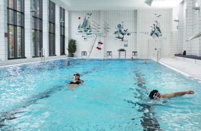 Blick in das Hallenbad