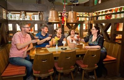 Weinglas in stimmungsvoller Atmosphäre