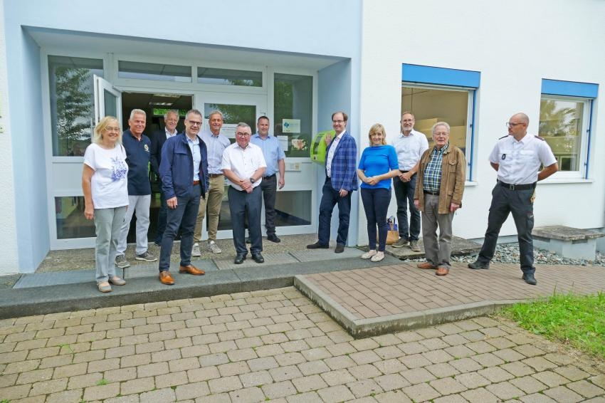 Defibrillator Spende durch Bürgerstiftung