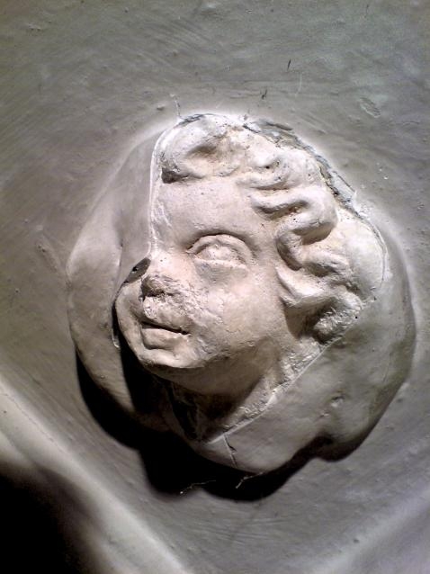 Stuckengel mit Gebrauchsspuren